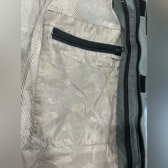 The Northface summit series Gore-tex Jacket. New. Size Large - Picture 16 of 16